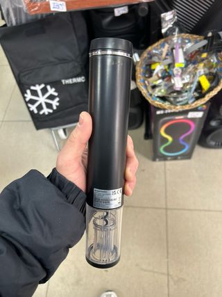 Abridor de vino eléctrico Amazon Basics