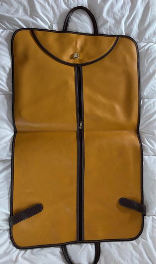 Porta Trajes Amarillo y Marrón