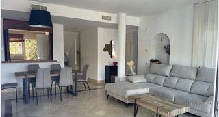 Casa adosada en alquiler en Istán