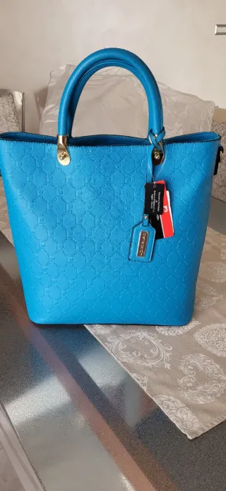 Borsa Pierre Cardin blu capiente con cartellino