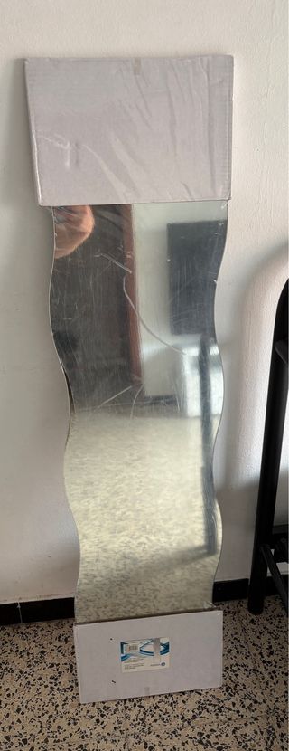 Espejo de pared ondulado