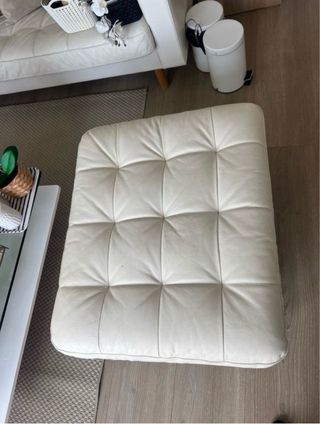 Conjunto Sofá, sillones y puf de piel blanco Ikea