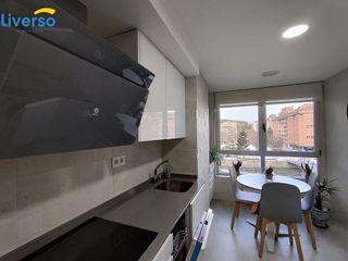 Piso en alquiler en Plaza España - Villa Pilar - Reyes Católicos - Vadillos en Burgos