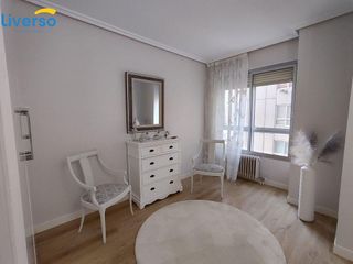 Piso en alquiler en Plaza España - Villa Pilar - Reyes Católicos - Vadillos en Burgos