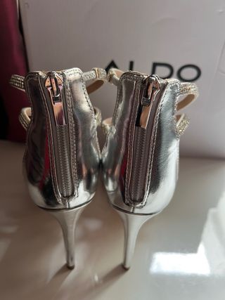 Sandalia tacon brillos aldo plateado