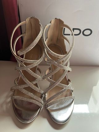 Sandalia tacon brillos aldo plateado