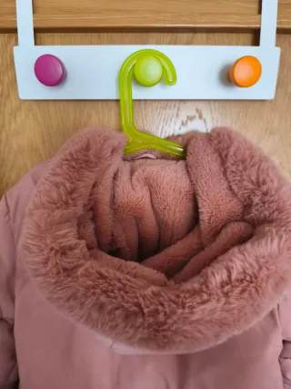 Abrigo niña rosa talla 7/8 y vaquero.