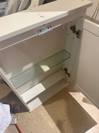 Mueble espejo baño blanco y plateado
