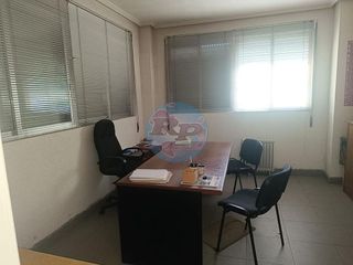 Local comercial en venta en San Mamés - La Palomera en León