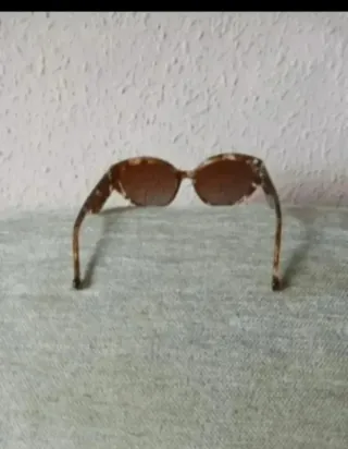 Gafas de sol marrones y multicolor