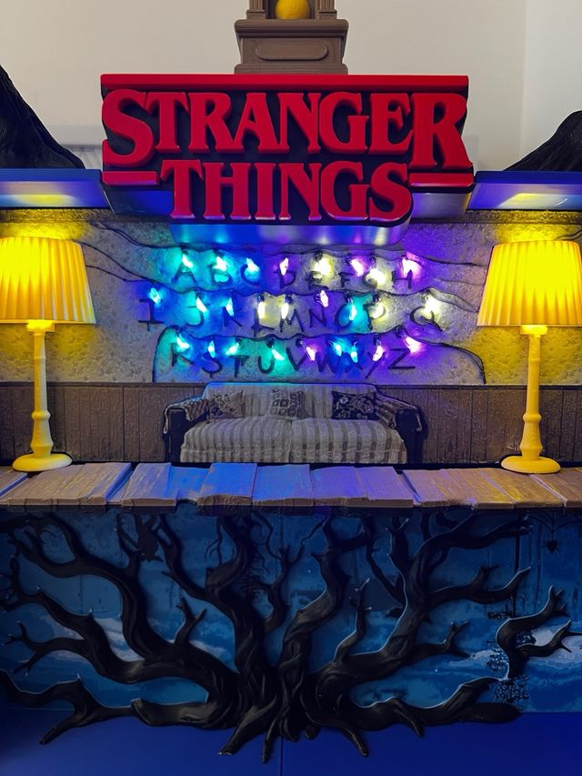 Expositor Stranger Things Funko Kinder Joy