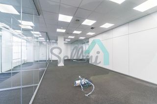 Local comercial en alquiler en Milán - Pumarín - Teatinos en Oviedo