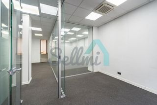 Local comercial en alquiler en Milán - Pumarín - Teatinos en Oviedo