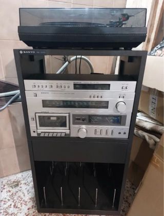 Equipo de sonido Sanyo con tocadiscos
