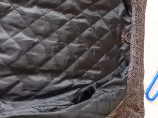 Chaquetón acolchado estampado