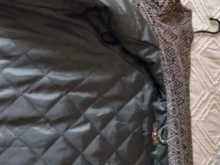 Chaquetón acolchado estampado