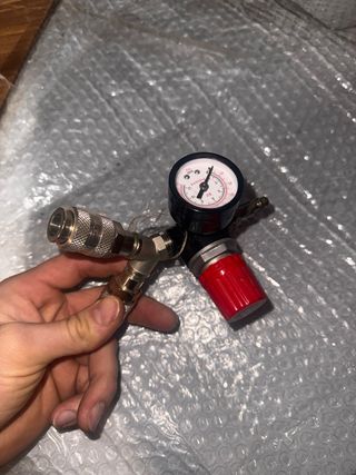 Regulador de presión de aire con dos salidas