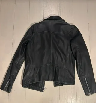 Chaqueta Biker Cuero Stradivarius Negra