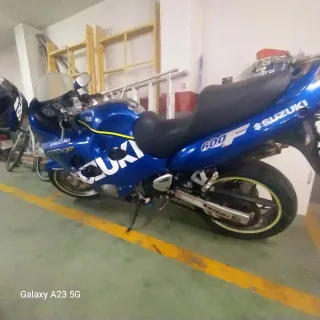 Suzuki GSX600F Azul - Moto Deportiva