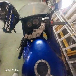 Suzuki GSX600F Azul - Moto Deportiva