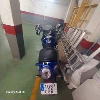 Suzuki GSX600F Azul - Moto Deportiva