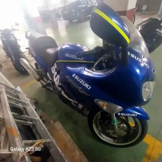 Suzuki GSX600F Azul - Moto Deportiva