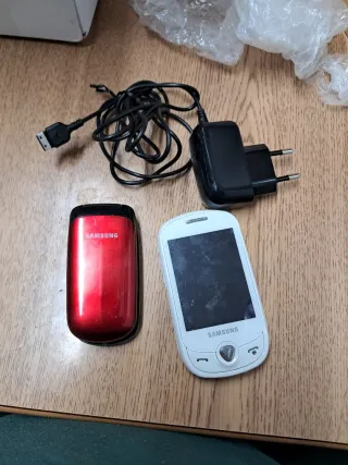 Teléfono Samsung Rojo y Blanco sin batería