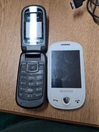 Teléfono Samsung Rojo y Blanco sin batería