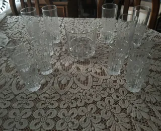 Cubitera y 18 vasos de cristal