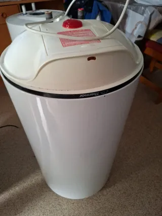 Calentador 80 Lts Blanco y Rojo