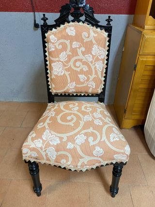 2 Sillas antiguas de madera