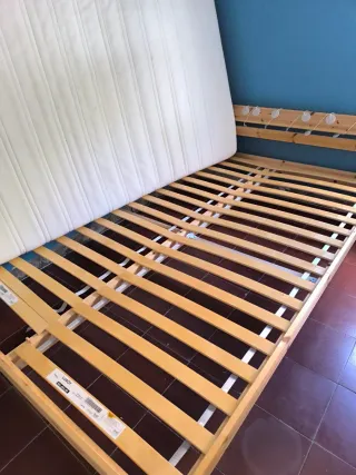 Cama y colchón Ikea Madera