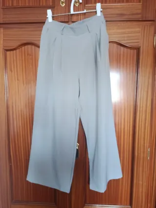 Conjunto chaleco y pantalón beige