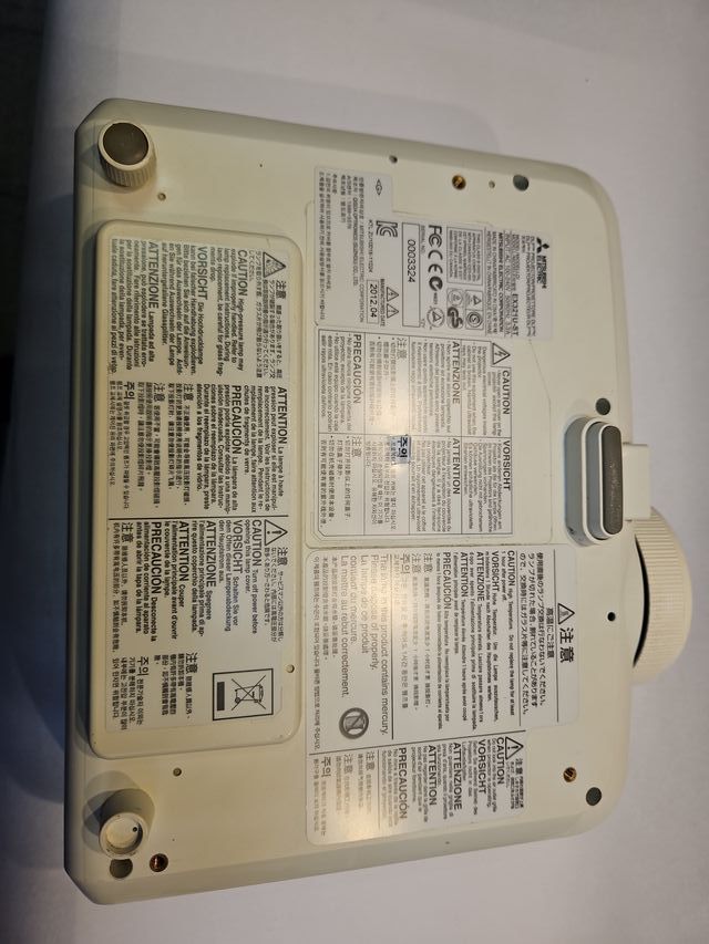 Proyector Mitsubishi Blanco