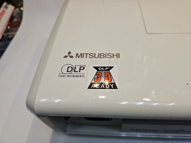 Proyector Mitsubishi Blanco
