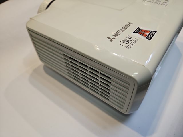 Proyector Mitsubishi Blanco