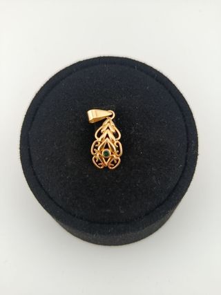 Dije Oro 18K con piedra verde