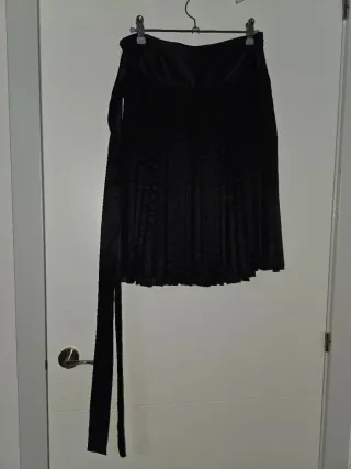 Falda seda negra Massimo Dutti,plisada