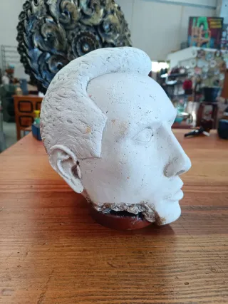 Escultura cabeza masculina