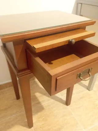 Mesita auxiliar vintage madera y cristal.