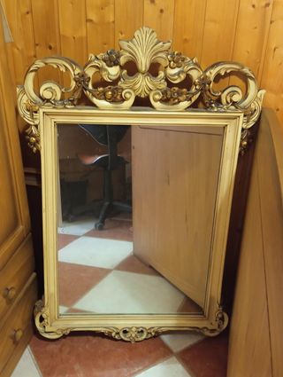 Espejo antiguo decorativo beige y dorado