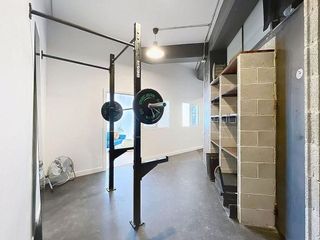 Local comercial en venta en El Parc i la Llacuna del Poblenou en Barcelona