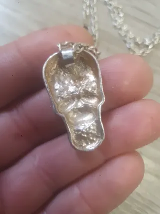 Collar Cadena Calavera con Piedras Rojas y Platead