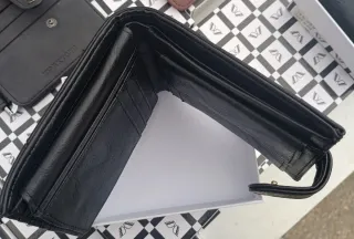 Resto de tienda. Carteras de piel