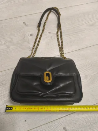 Bolso Parfois negro con cadena dorada