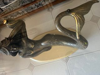 Mesa centro cristal figura sirena dorada