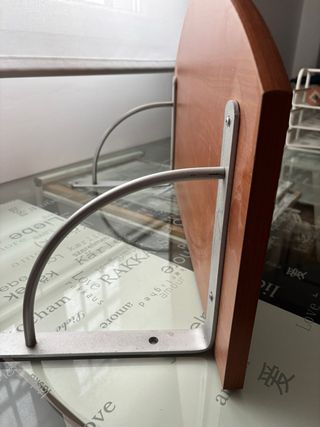 Estante color madera y ángulos metal 60x35