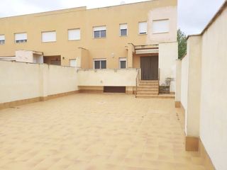 Casa adosada en venta en Hellín