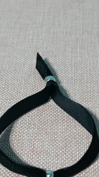 Pulsera terciopelo negro cofrade