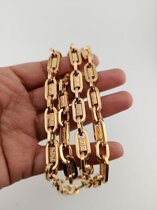 Cadena de eslabones dorados